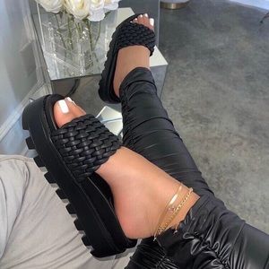 🔥New🔥Erianne Sandals -Black True to size